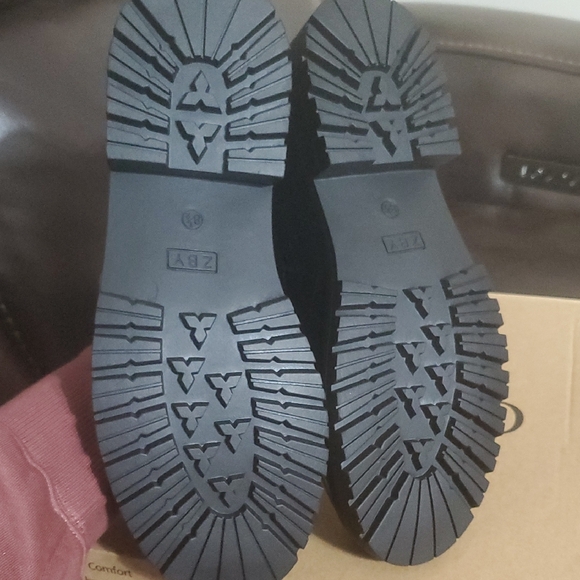 Coutgo Women's Black Quilted Ankle Boots - Picture 4 of 5